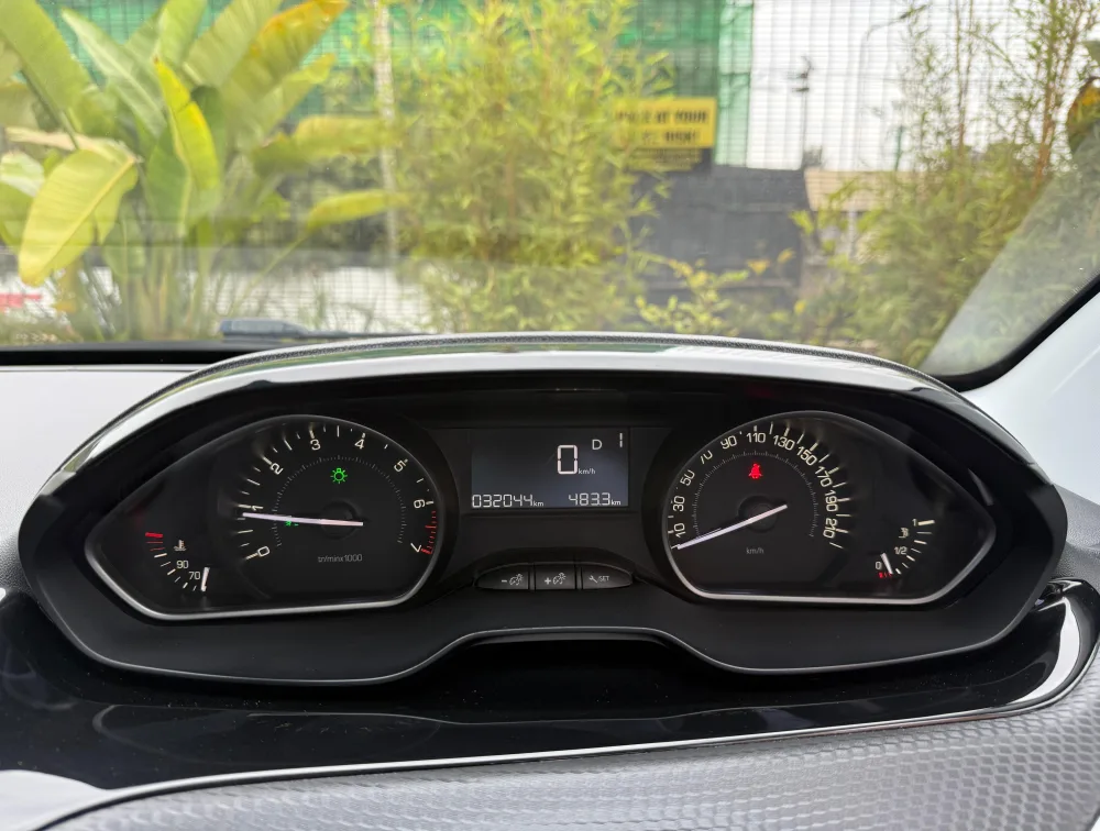 PEUGEOT 208 TECH EDITION MOONROOF - PRG Motors Ltd