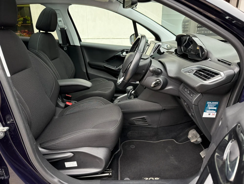 PEUGEOT 208 TECH EDITION MOONROOF - PRG Motors Ltd