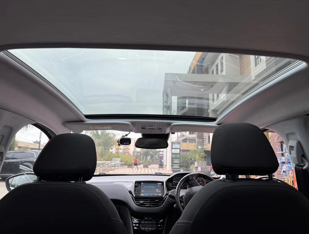 PEUGEOT 208 TECH EDITION MOONROOF - PRG Motors Ltd