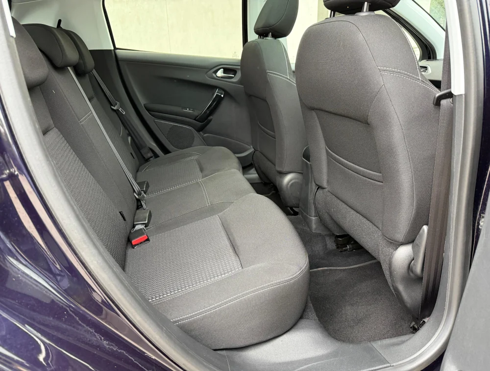 PEUGEOT 208 TECH EDITION MOONROOF - PRG Motors Ltd