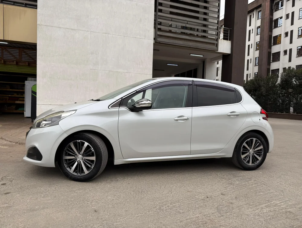 PEUGEOT 208 ALLURE FULL LEATHER SEATS - PRG Motors Ltd