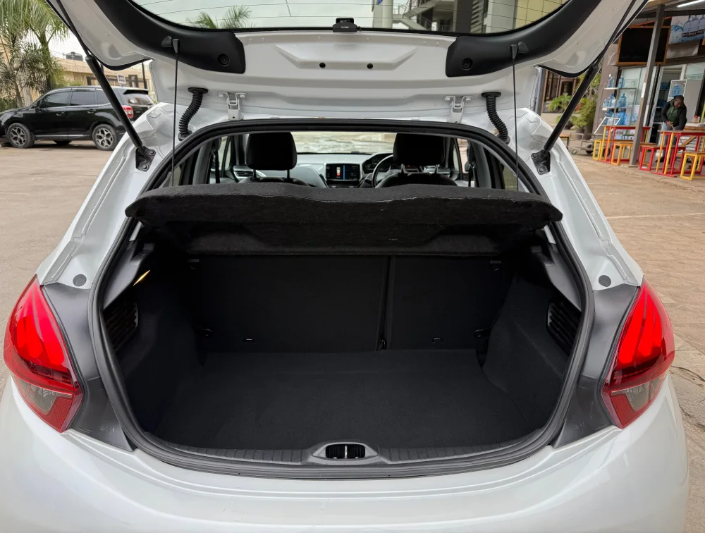 PEUGEOT 208 ALLURE FULL LEATHER SEATS - PRG Motors Ltd