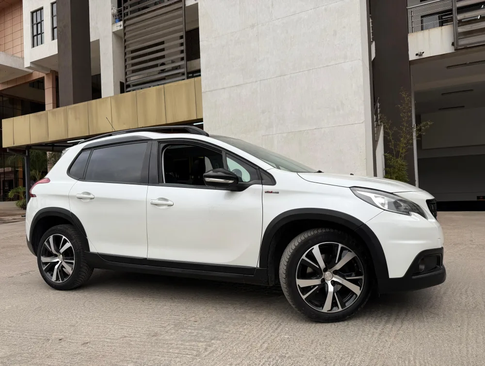 PEUGEOT 2008 GTLINE MOONROOF