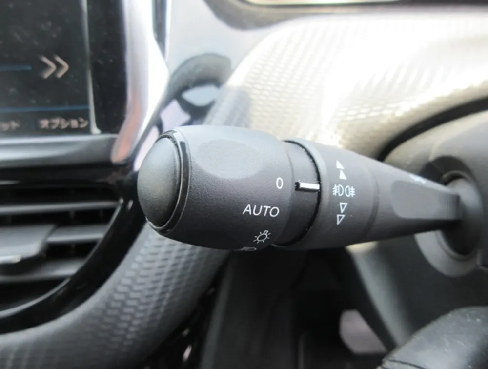 PEUGEOT 208 TECH EDITION MOONROOF - PRG Motors Ltd