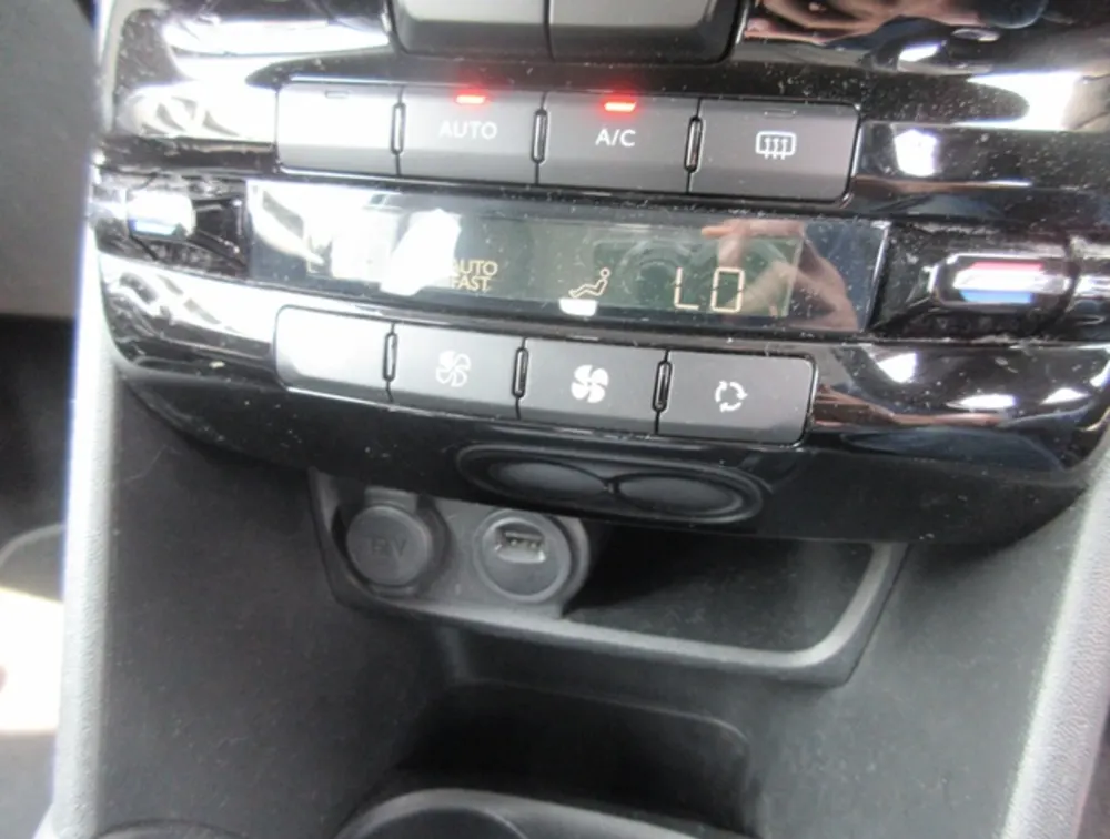 PEUGEOT 208 TECH EDITION MOONROOF - PRG Motors Ltd