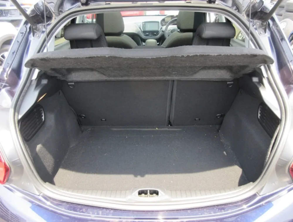 PEUGEOT 208 TECH EDITION MOONROOF - PRG Motors Ltd