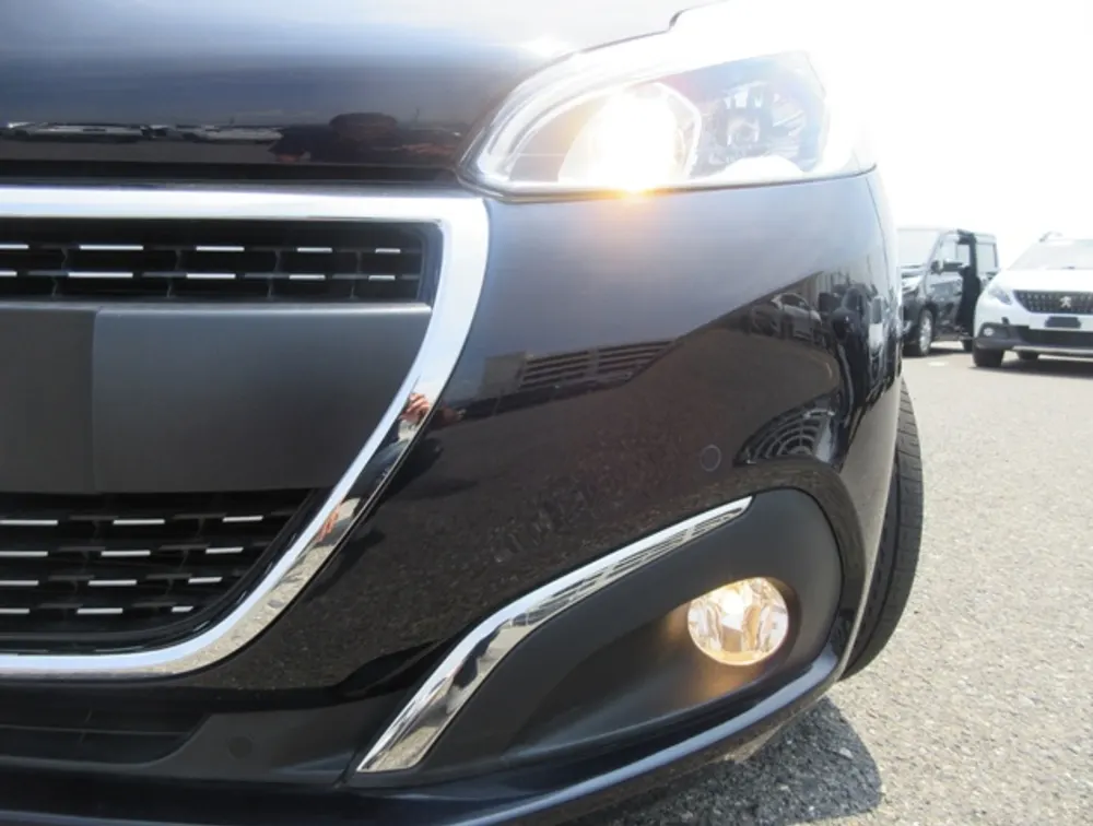 PEUGEOT 208 TECH EDITION MOONROOF - PRG Motors Ltd