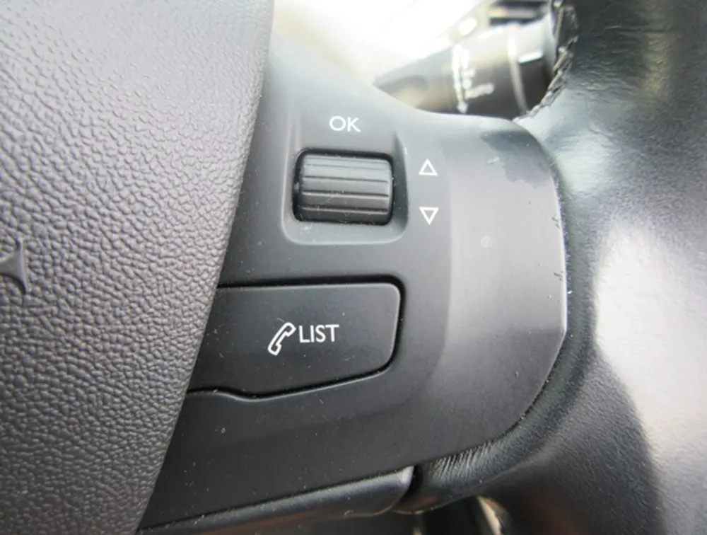 PEUGEOT 208 TECH EDITION MOONROOF - PRG Motors Ltd