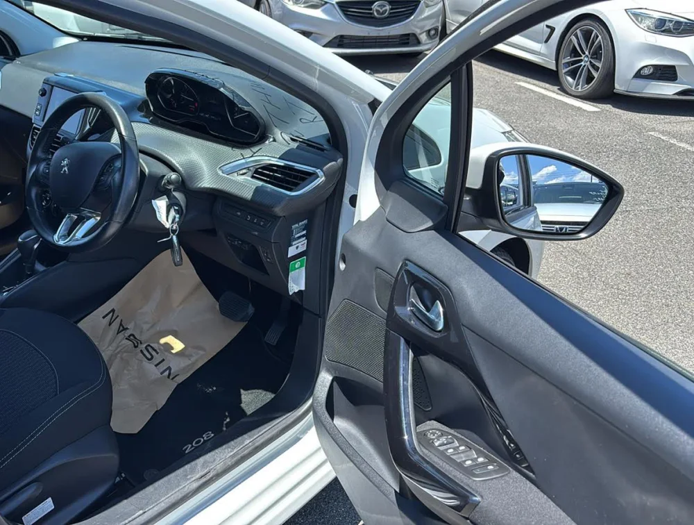 PEUGEOT 208 STYLE - PRG Motors Ltd