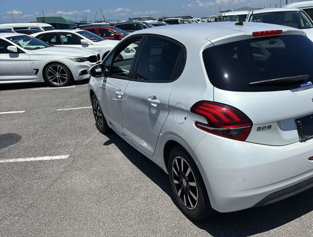 PEUGEOT 208 STYLE - PRG Motors Ltd