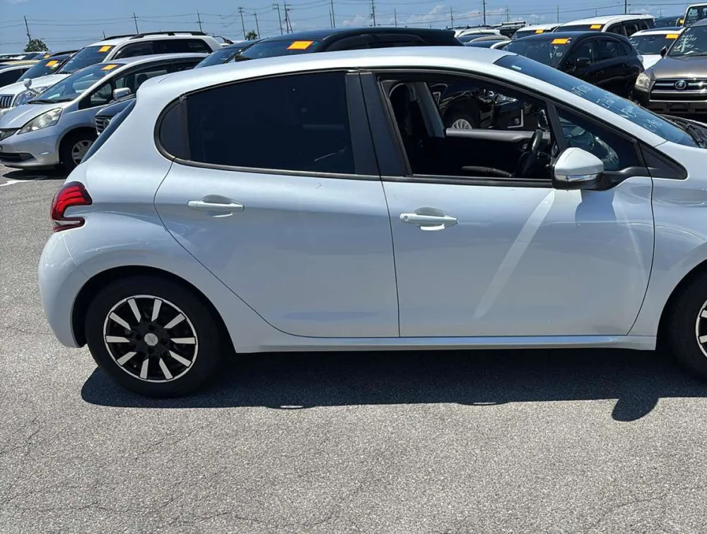 PEUGEOT 208 STYLE - PRG Motors Ltd
