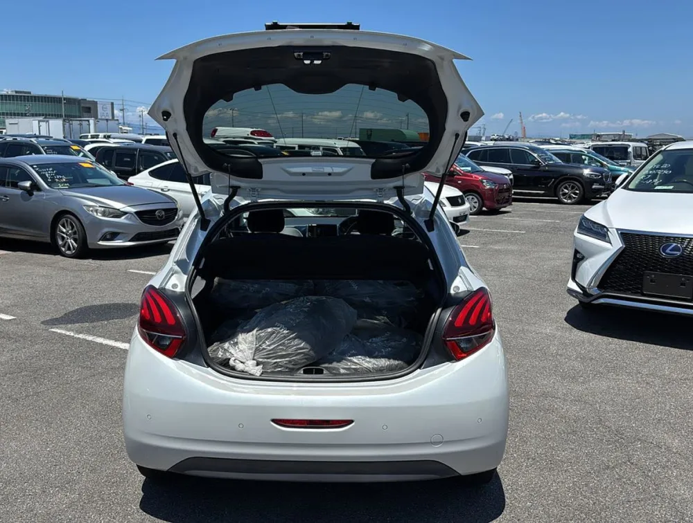 PEUGEOT 208 STYLE - PRG Motors Ltd