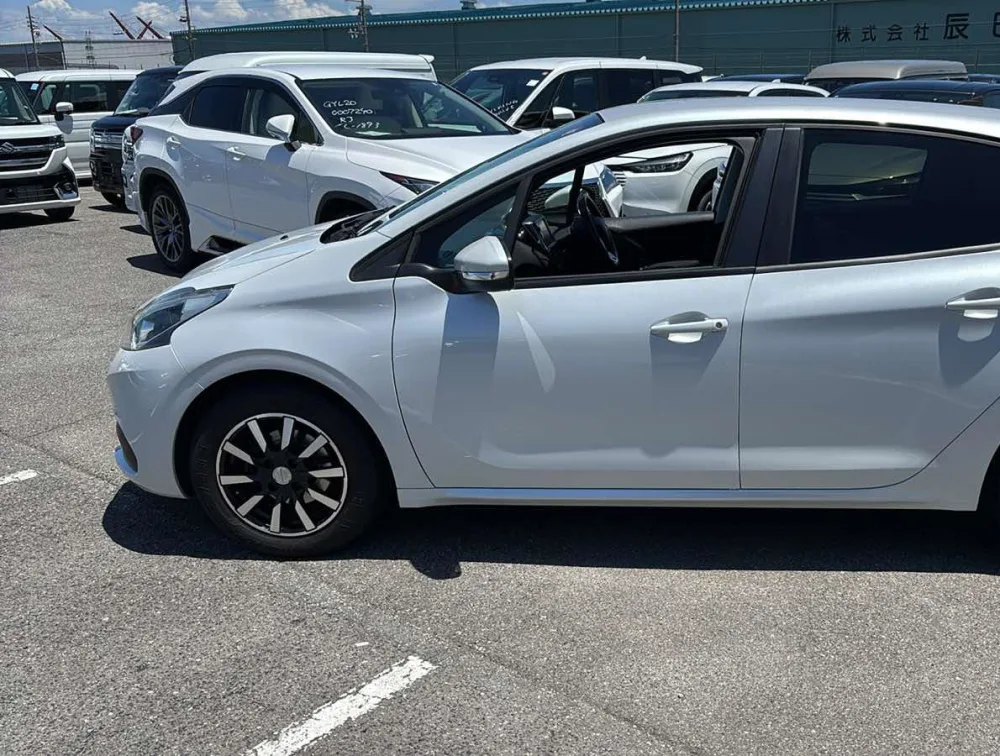 PEUGEOT 208 STYLE - PRG Motors Ltd