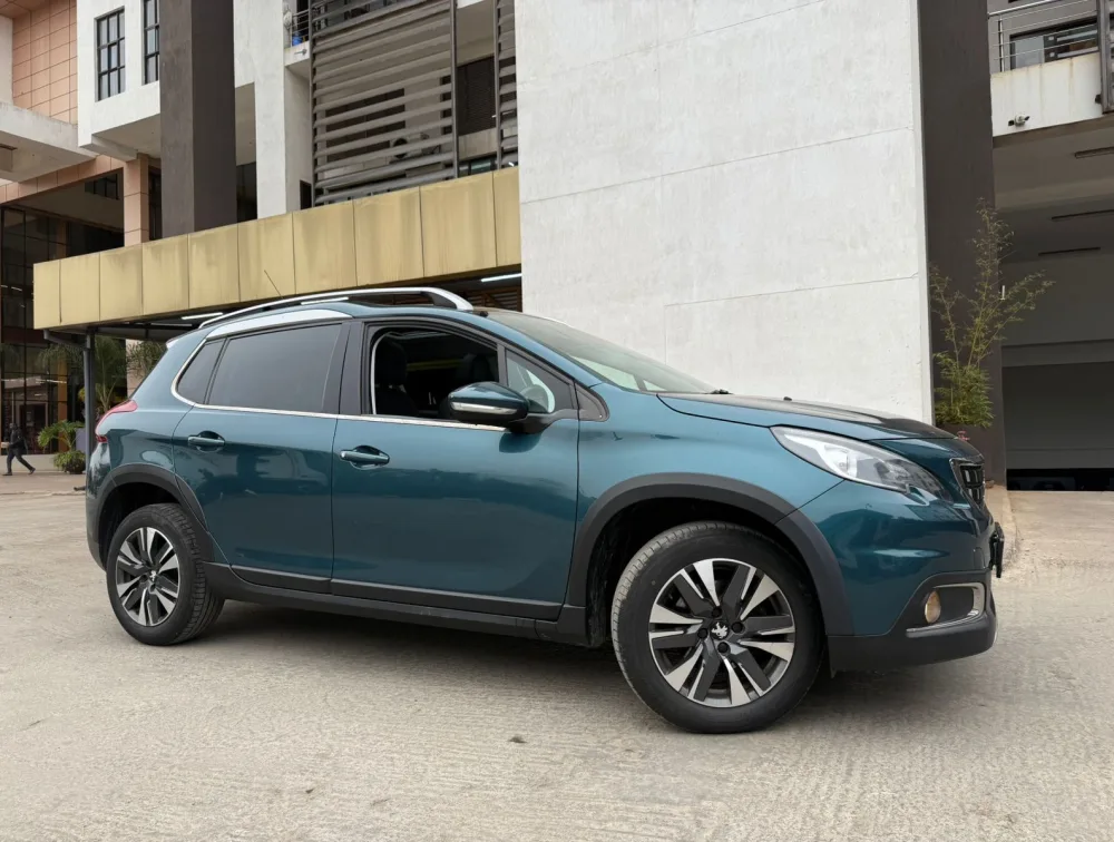 PEUGEOT 2008 ALLURE MOONROOF