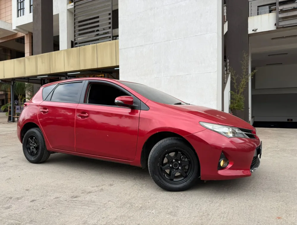 TOYOTA AURIS