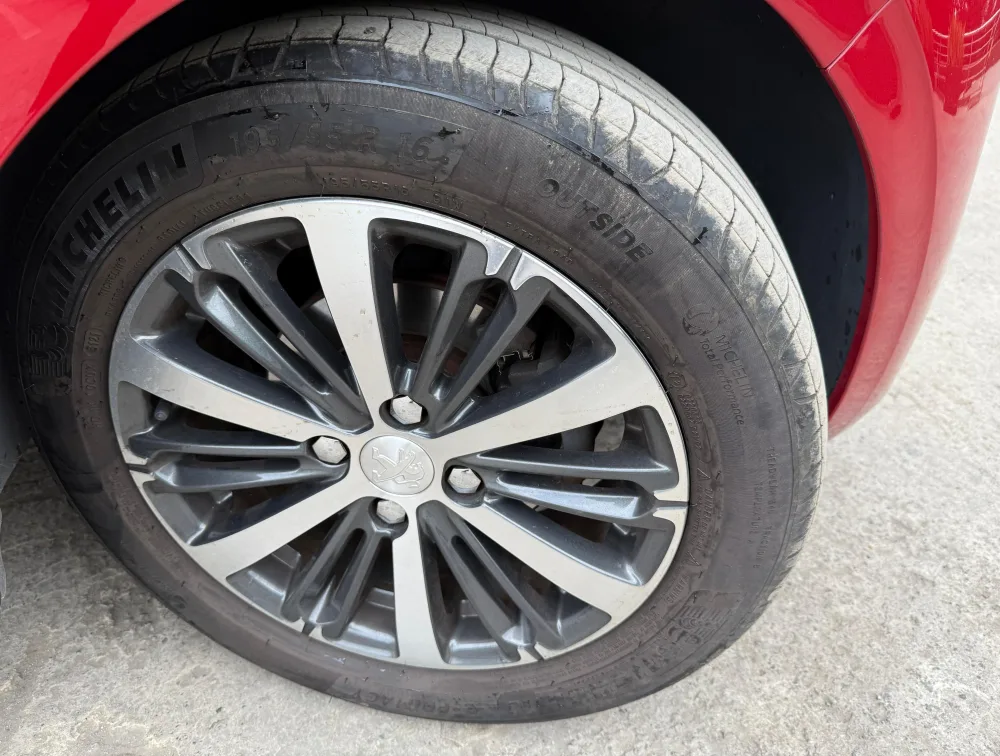 PEUGEOT 208 ALLURE FULL LEATHER SEATS - PRG Motors Ltd