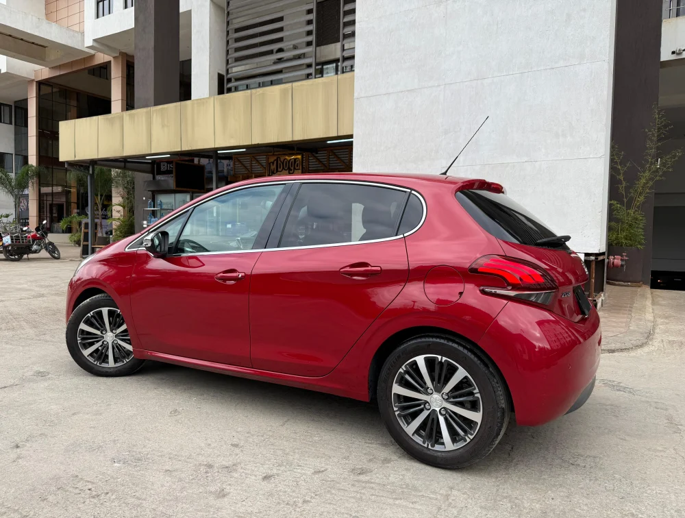 PEUGEOT 208 ALLURE FULL LEATHER SEATS - PRG Motors Ltd