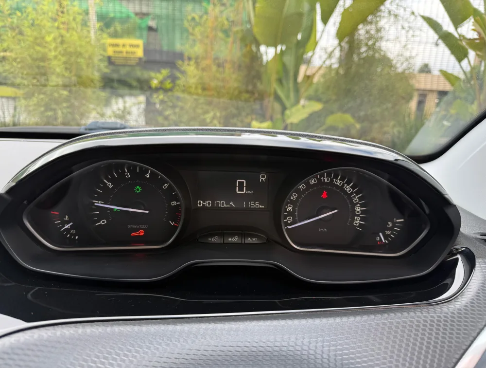 PEUGEOT 208 ALLURE FULL LEATHER SEATS - PRG Motors Ltd