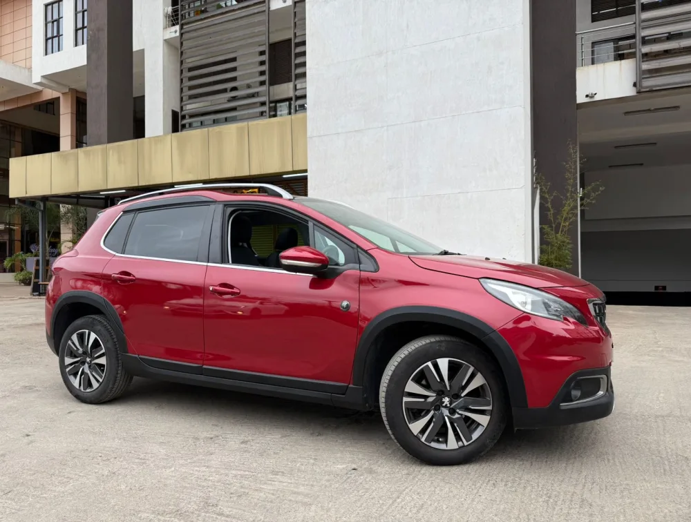 PEUGEOT 2008 CROSSCITY MOONROOF