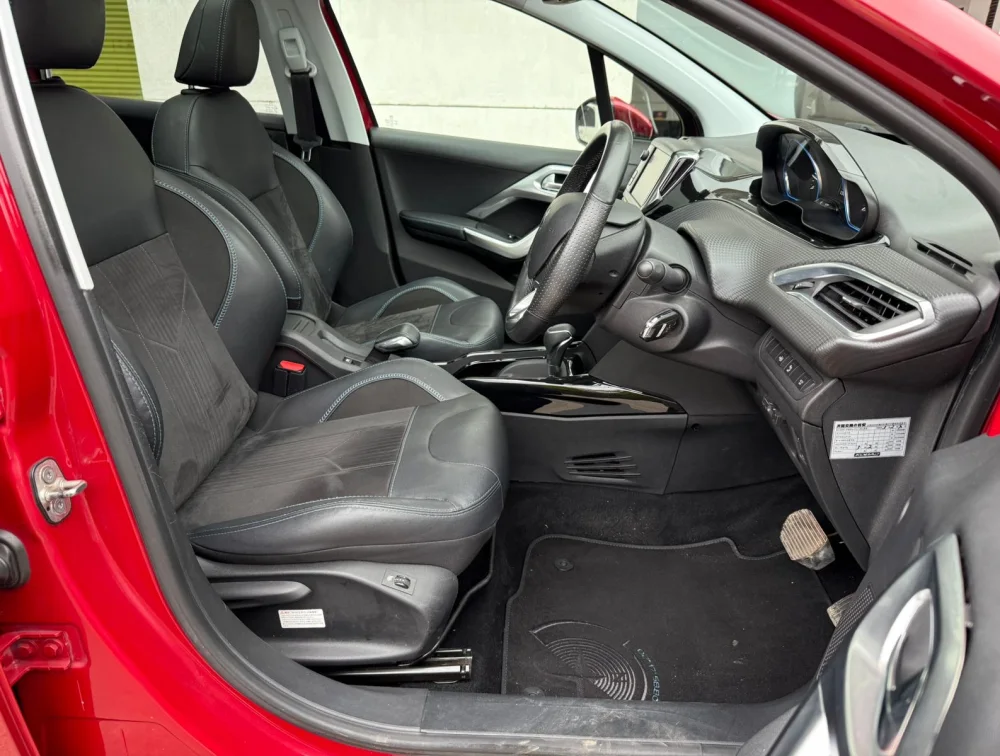 PEUGEOT 2008 CROSSCITY MOONROOF - PRG Motors Ltd