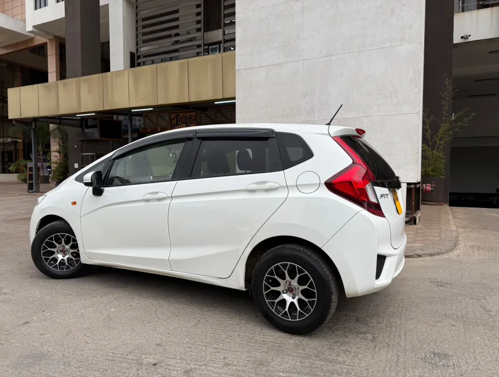 HONDA FIT NON HYBRID - PRG Motors Ltd
