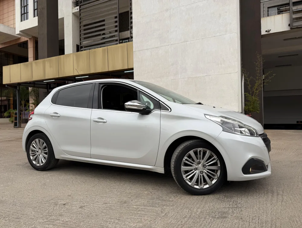 PEUGEOT 208 ALLURE