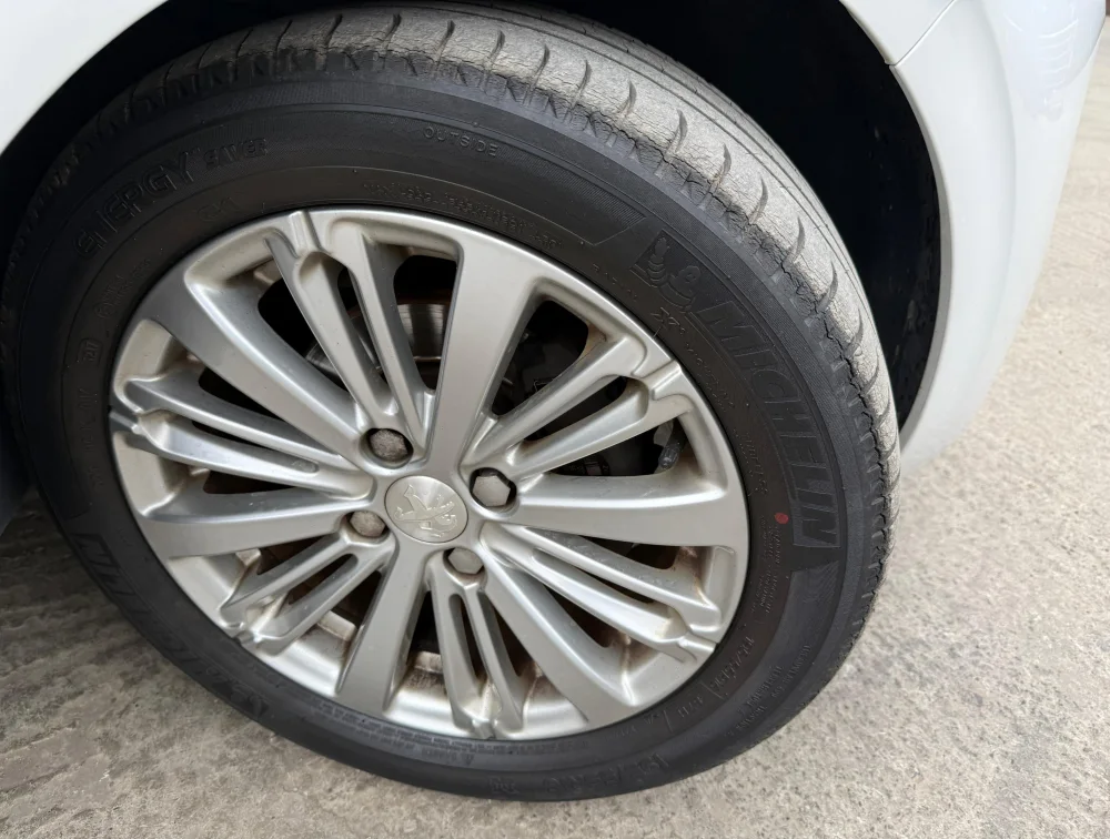 PEUGEOT 208 ALLURE - PRG Motors Ltd