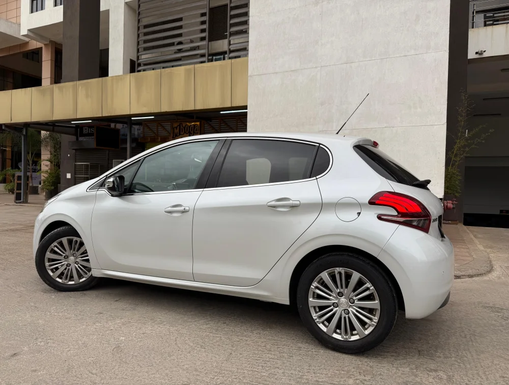PEUGEOT 208 ALLURE - PRG Motors Ltd