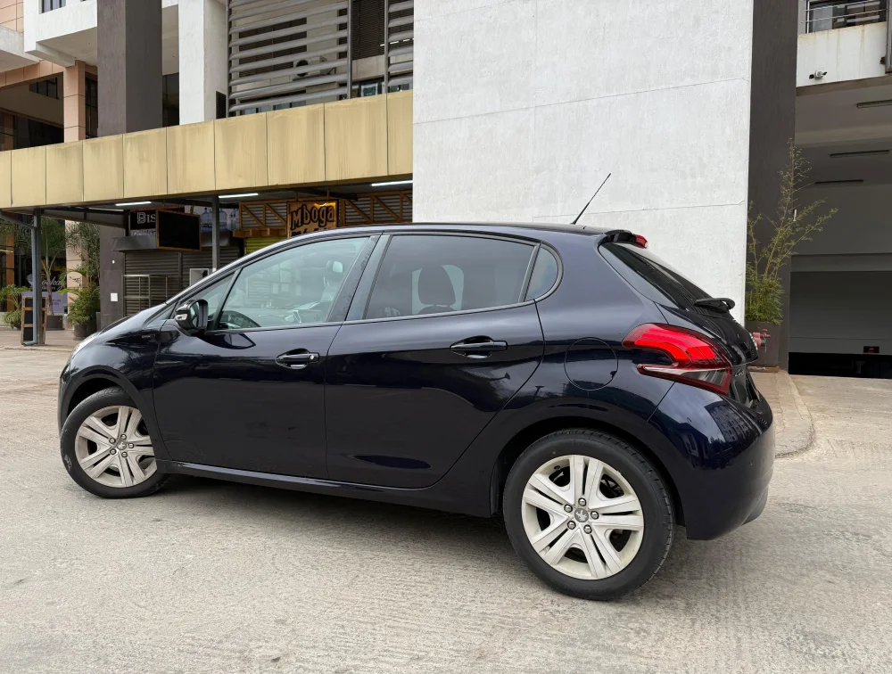 PEUGEOT 208 SIGNITURE - PRG Motors Ltd