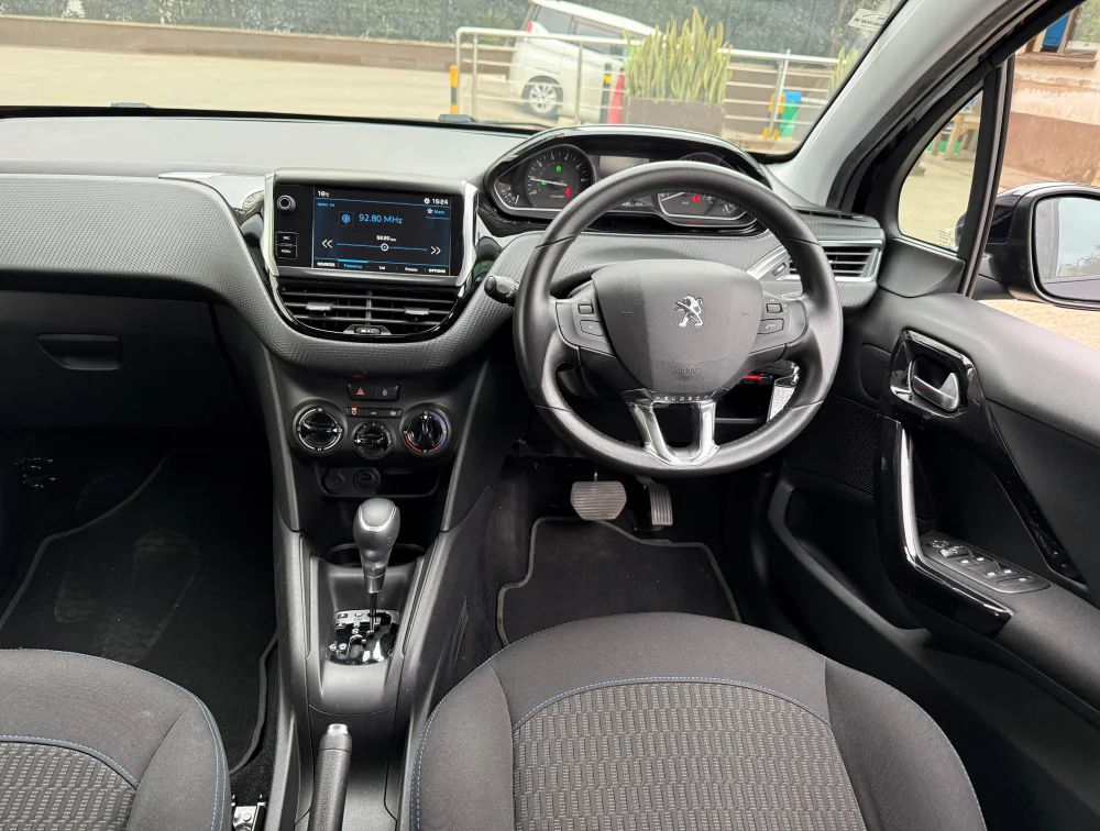 PEUGEOT 208 SIGNITURE - PRG Motors Ltd
