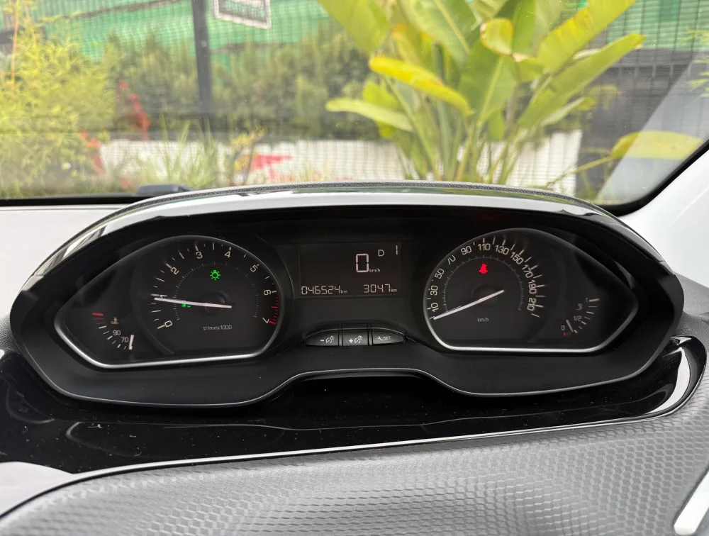 PEUGEOT 208 SIGNITURE - PRG Motors Ltd