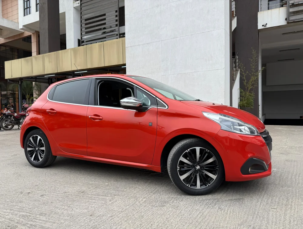 PEUGEOT 208 TECH EDITION