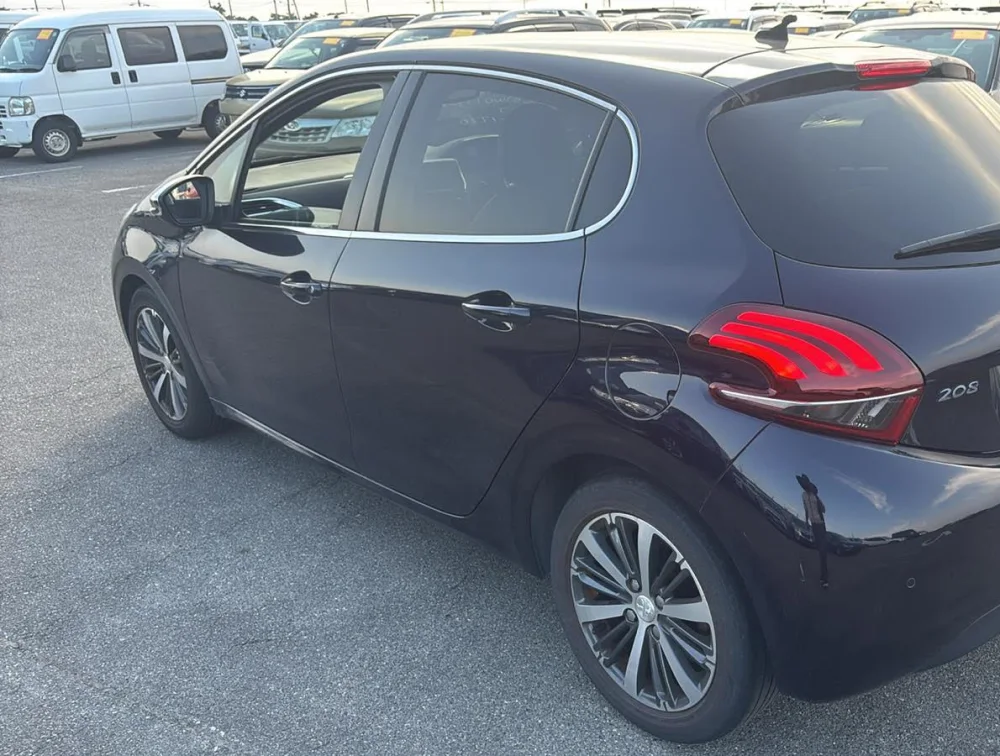 PEUGEOT 208 TECH EDITION LEATHER SEATS - PRG Motors Ltd