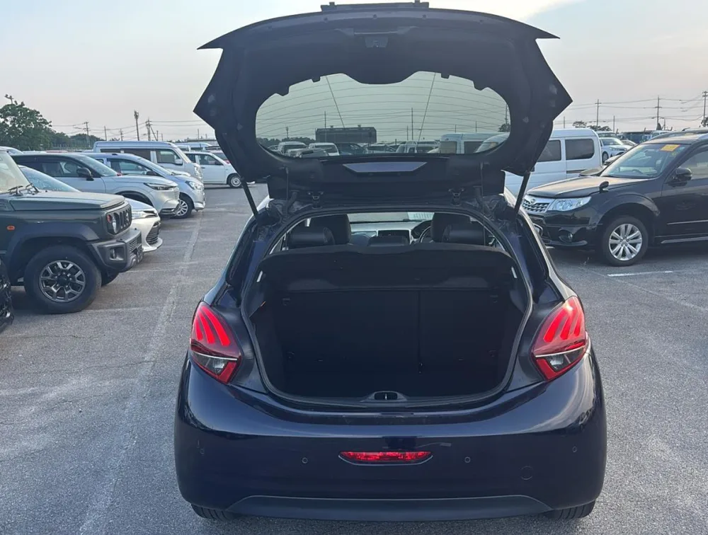 PEUGEOT 208 TECH EDITION LEATHER SEATS - PRG Motors Ltd