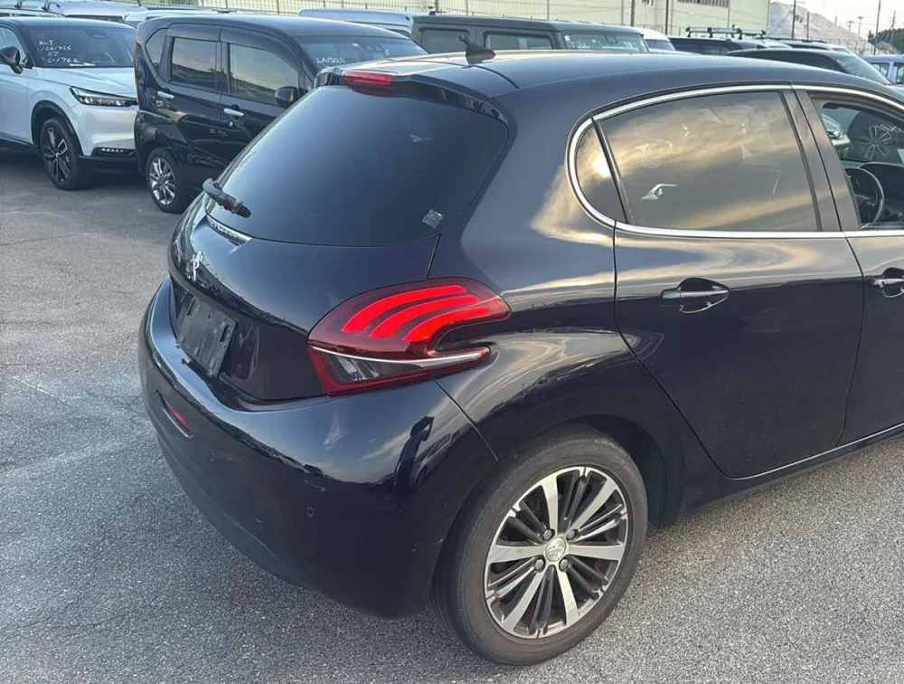 PEUGEOT 208 TECH EDITION LEATHER SEATS - PRG Motors Ltd