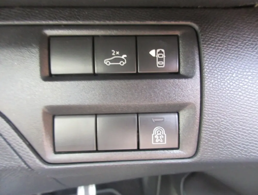 PEUGEOT 3008 CROSSCITY SUNROOF - PRG Motors Ltd