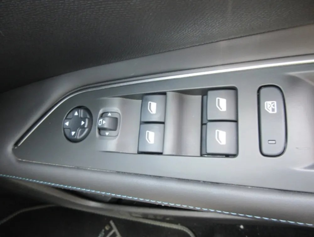PEUGEOT 3008 CROSSCITY SUNROOF - PRG Motors Ltd