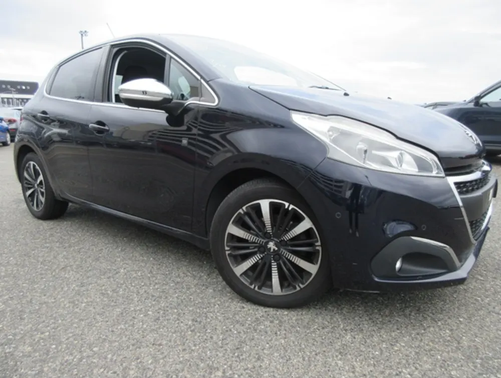 PEUGEOT 208 TECH EDITION
