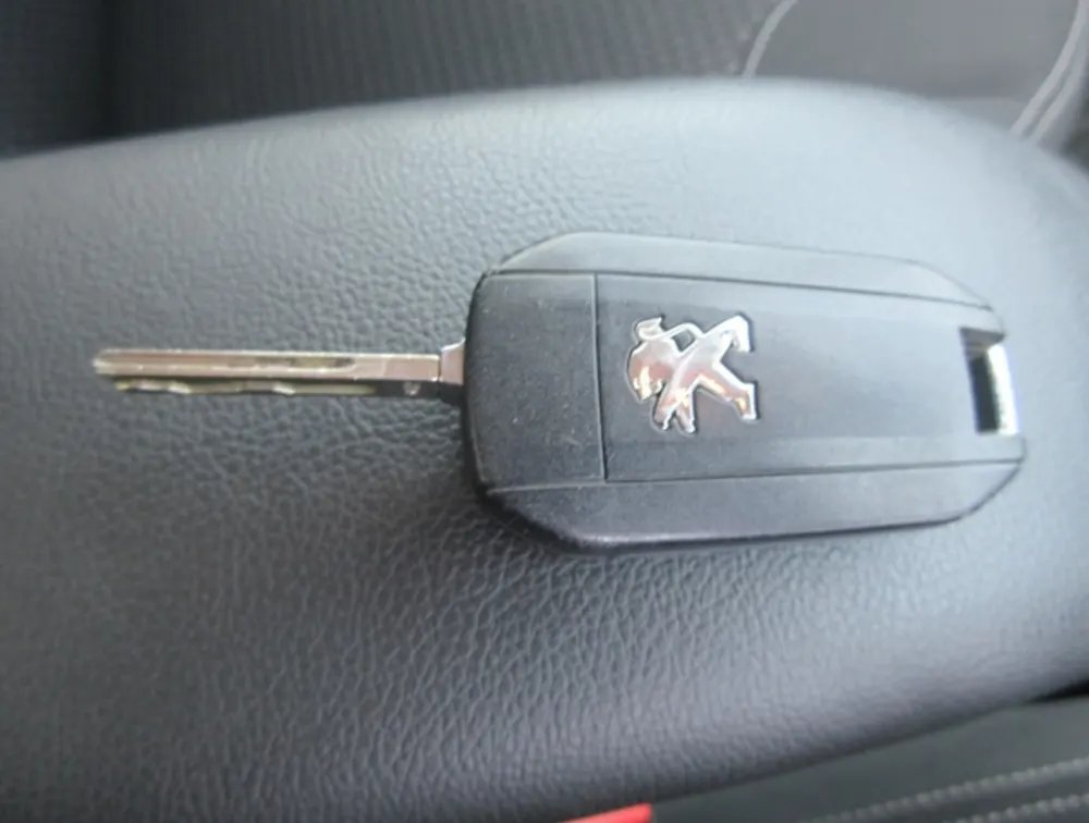 PEUGEOT 208 ALLURE - PRG Motors Ltd