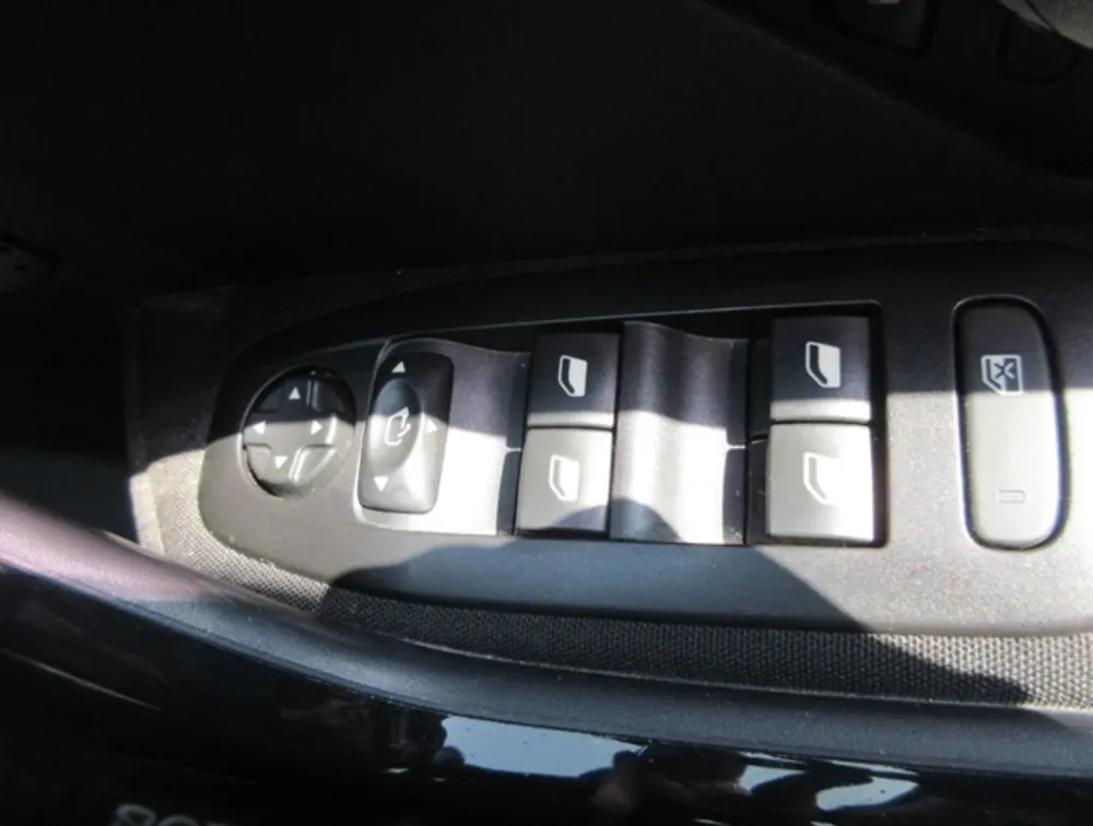 PEUGEOT 208 ALLURE - PRG Motors Ltd
