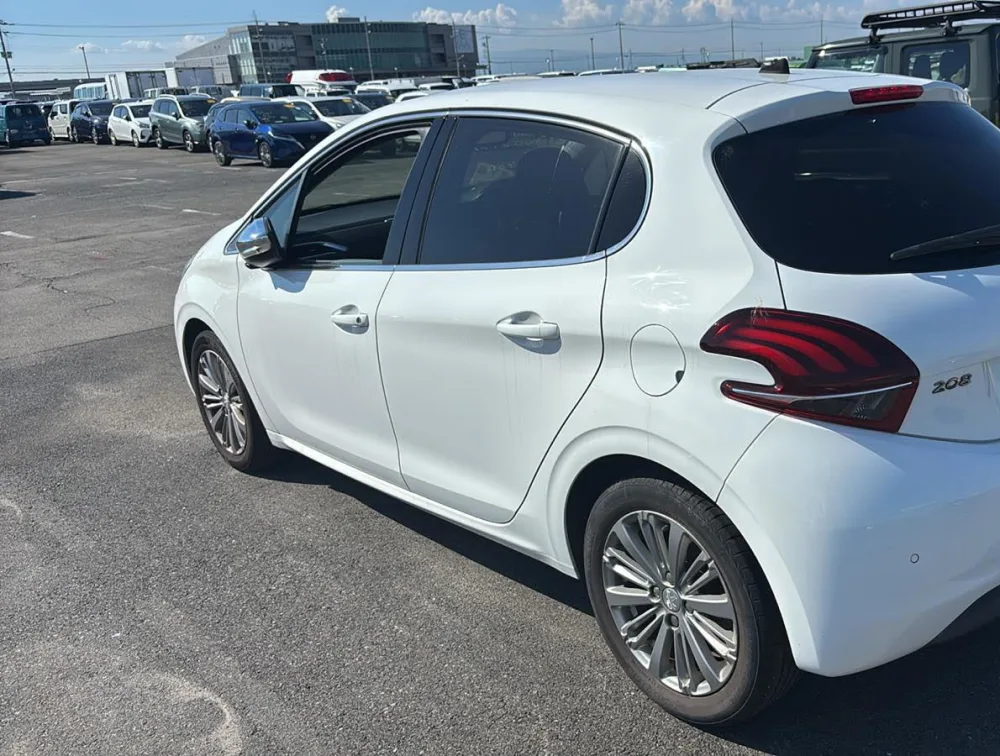 PEUGEOT 208 ALLURE - PRG Motors Ltd
