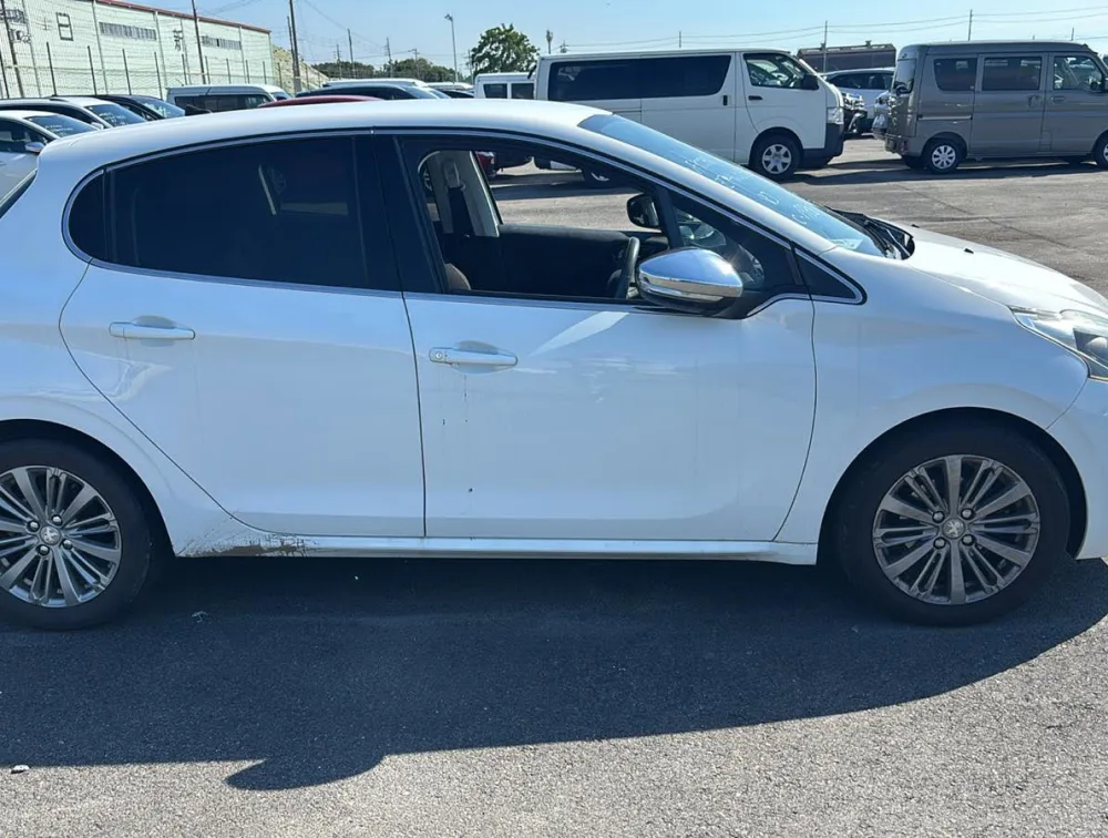 PEUGEOT 208 ALLURE - PRG Motors Ltd