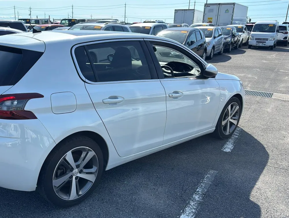 PEUGEOT 308 HATCHBACK MOONROOF - PRG Motors Ltd