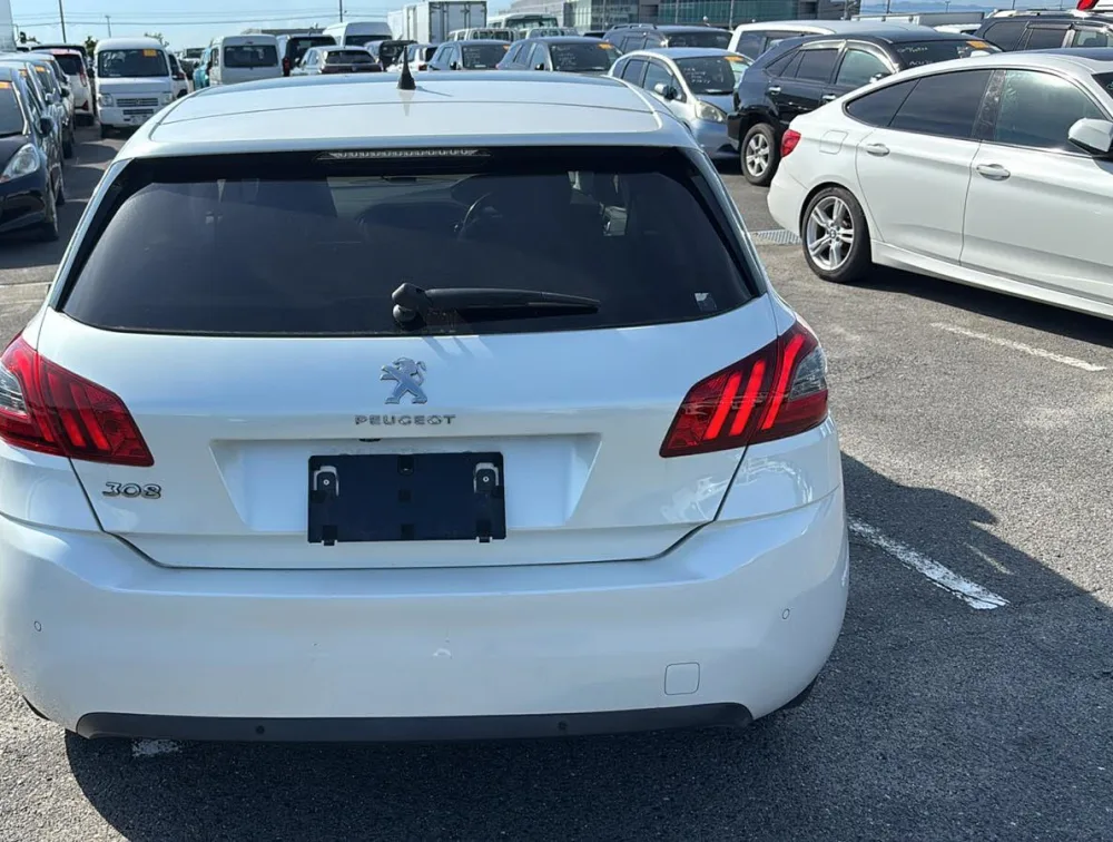 PEUGEOT 308 HATCHBACK MOONROOF - PRG Motors Ltd