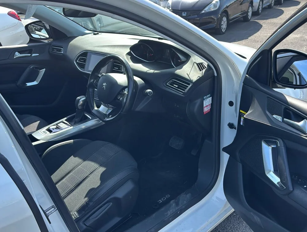 PEUGEOT 308 HATCHBACK MOONROOF - PRG Motors Ltd