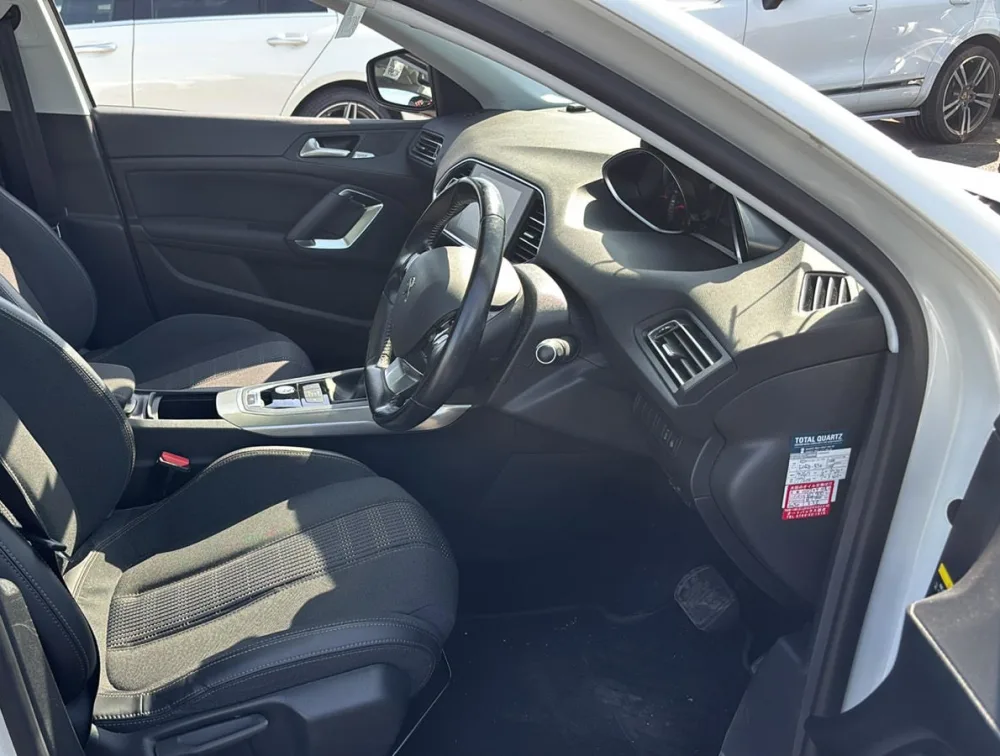 PEUGEOT 308 HATCHBACK MOONROOF - PRG Motors Ltd