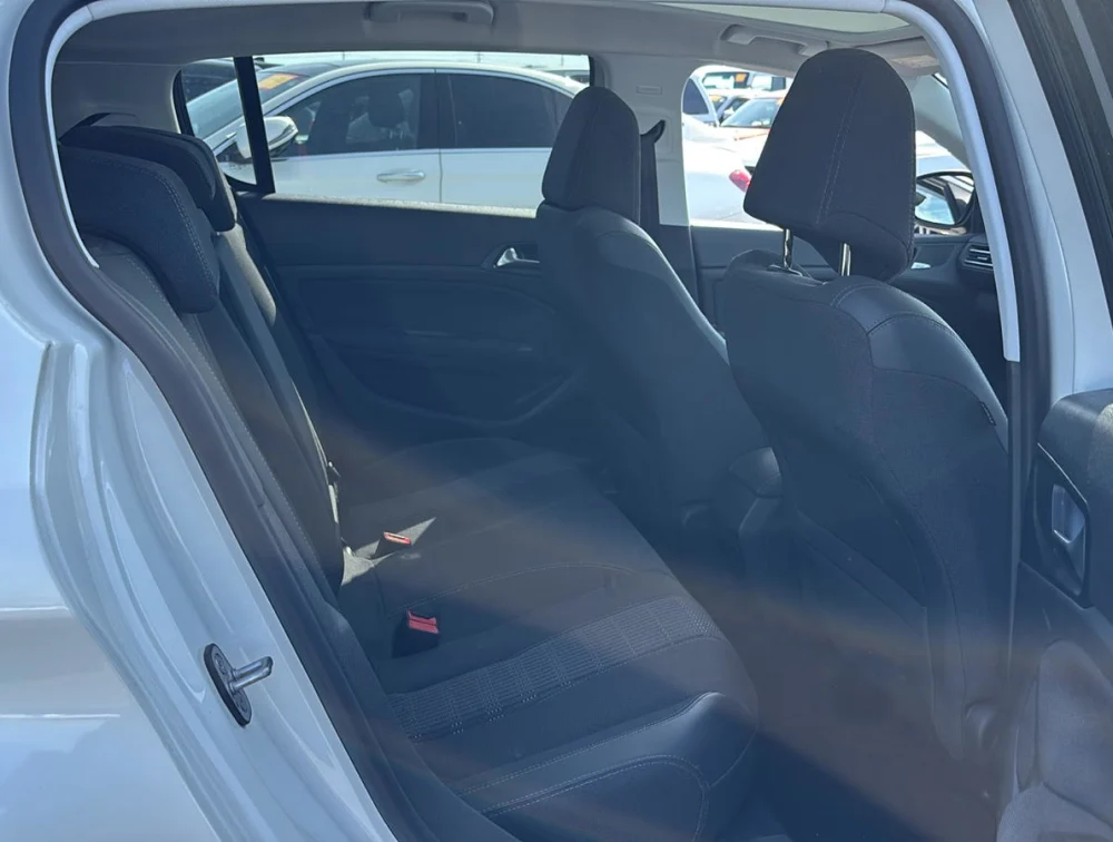 PEUGEOT 308 HATCHBACK MOONROOF - PRG Motors Ltd