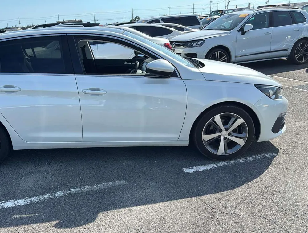 PEUGEOT 308 HATCHBACK MOONROOF - PRG Motors Ltd