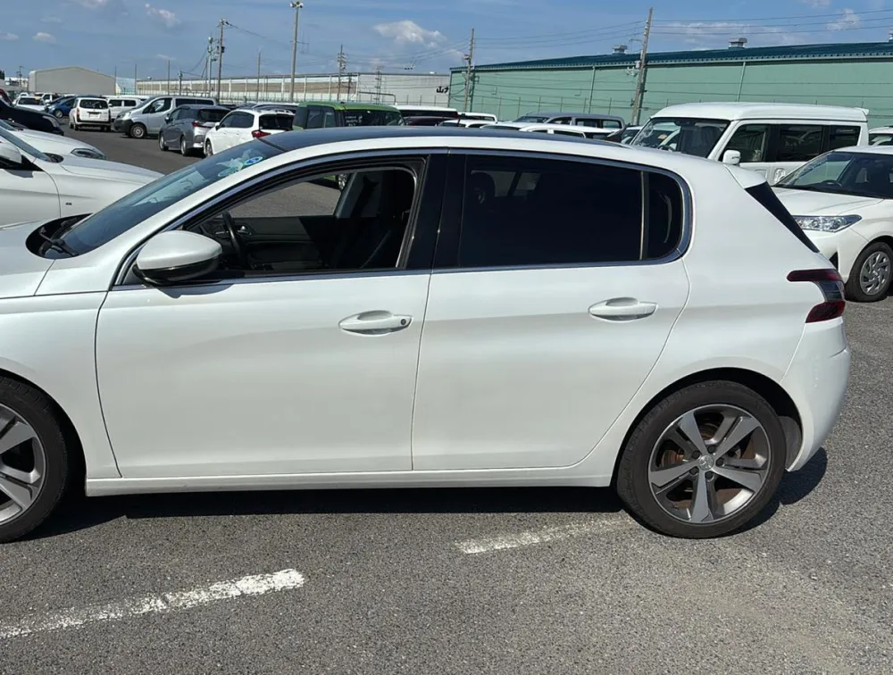 PEUGEOT 308 HATCHBACK MOONROOF - PRG Motors Ltd