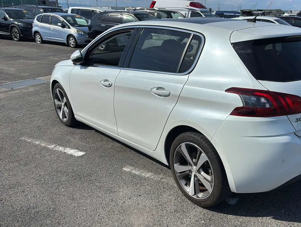 PEUGEOT 308 HATCHBACK MOONROOF - PRG Motors Ltd